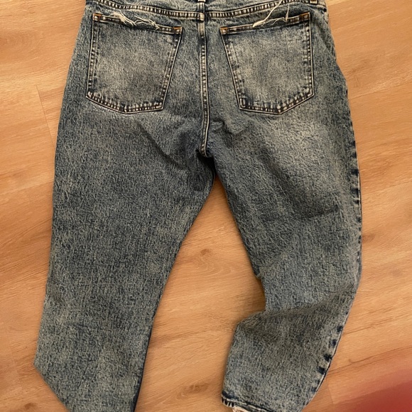Abercrombie & Fitch mom jeans, acid wash size 32/14 fit more like a 12. - Picture 3 of 3